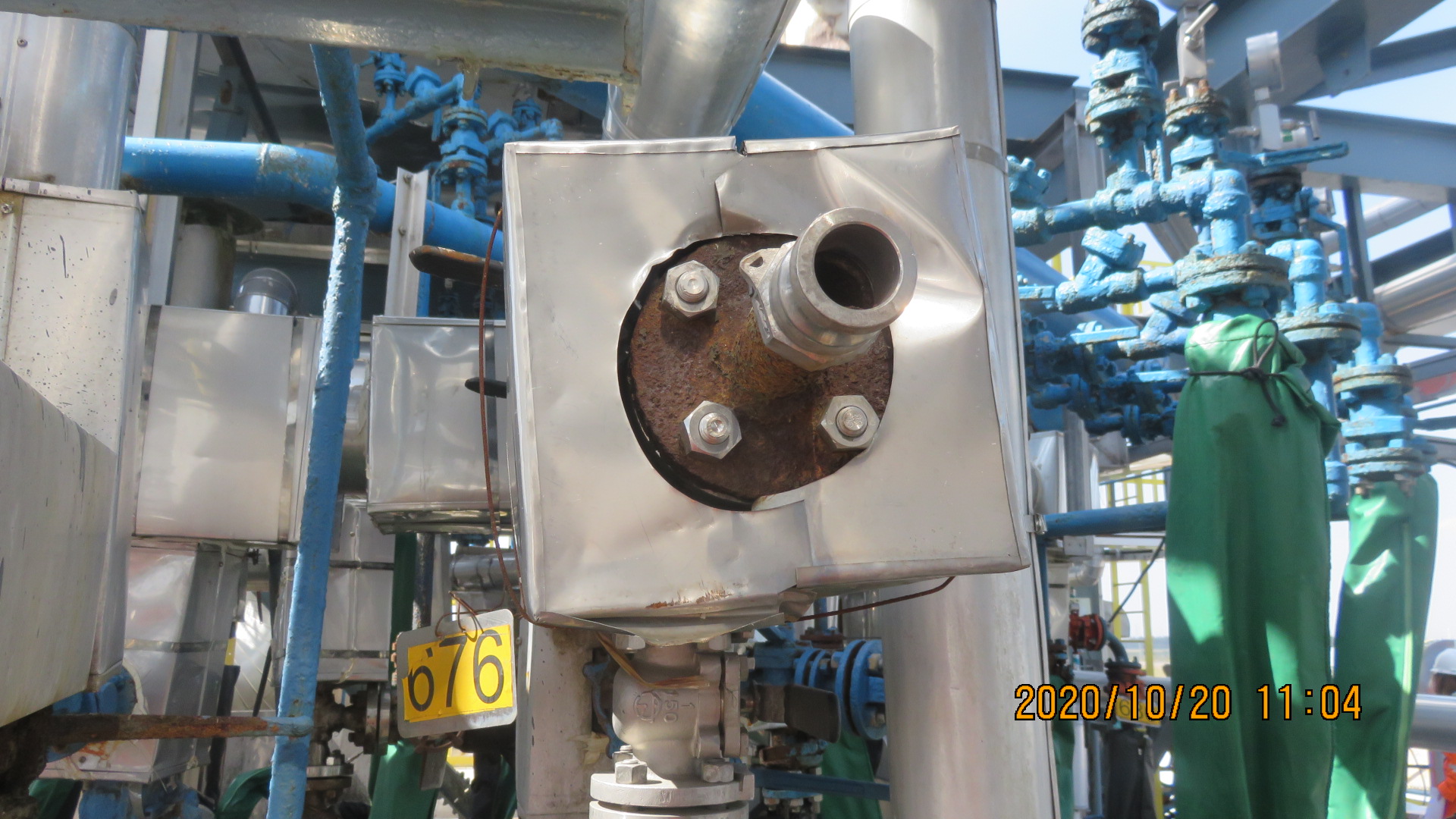 1626317256927.jpg 100單元爐區頂層兩管路端口,一個開口,一個封堵,需核實.jpg